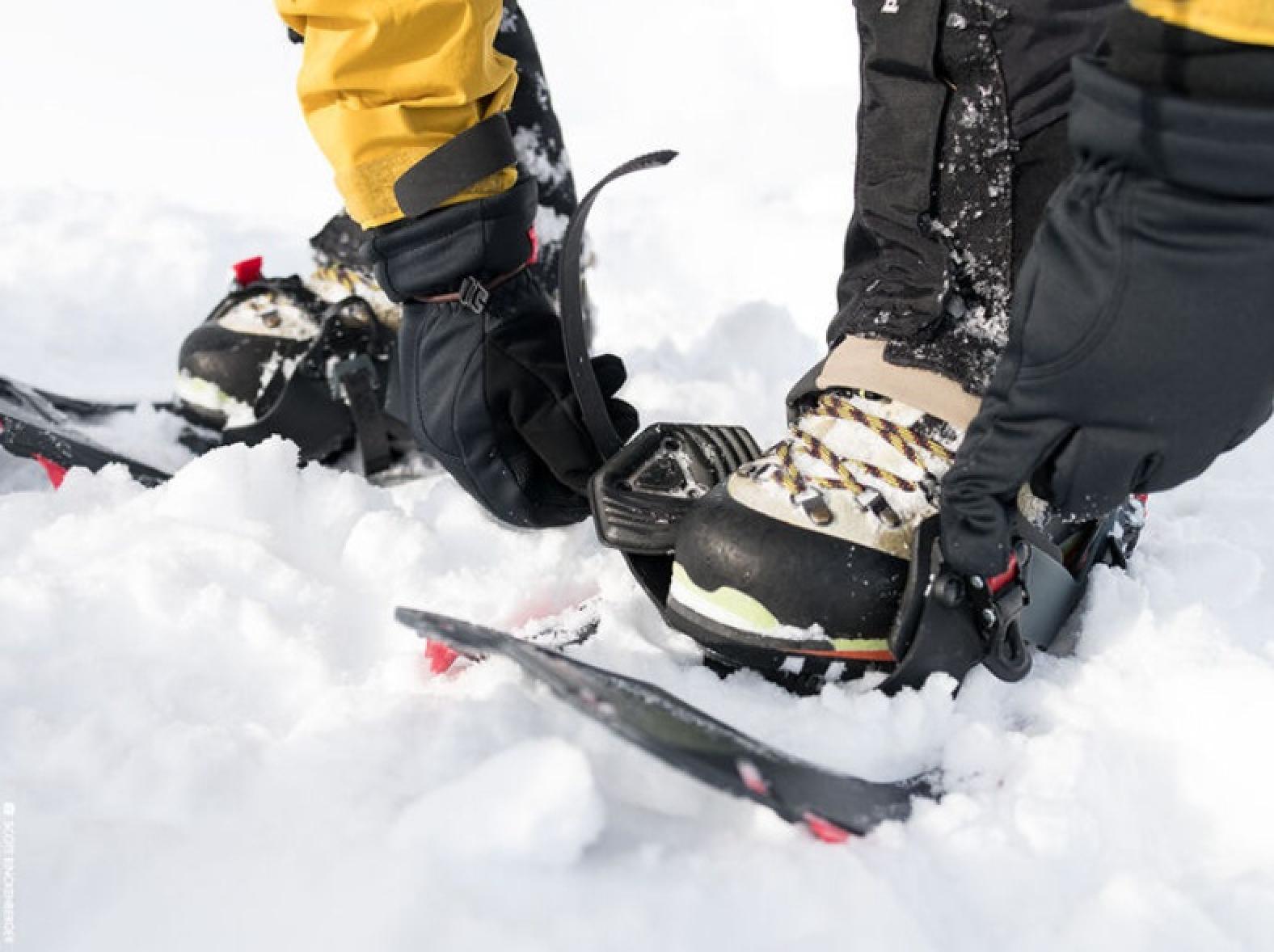 MSR Women's Revo Explore 22 Inch Snowshoes