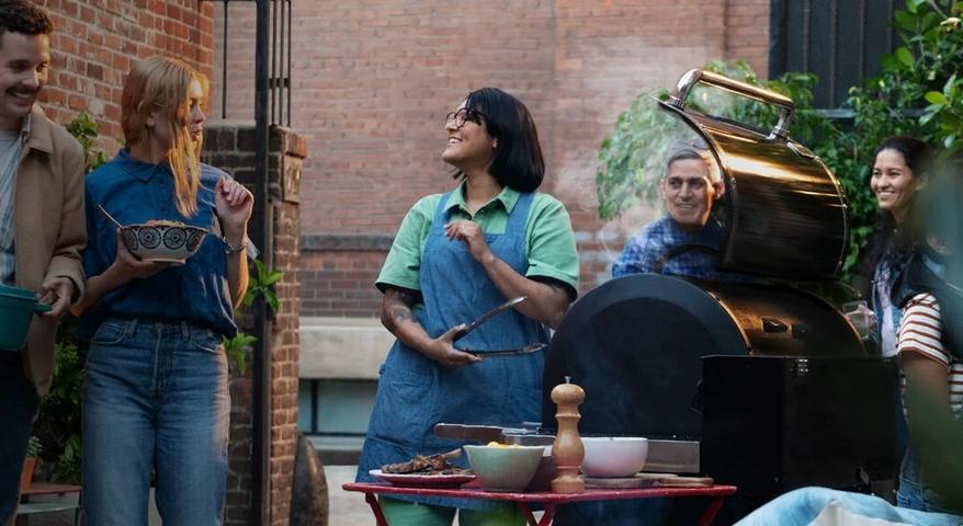 A Comprehensive Guide to Choosing the Perfect Grill vs. Smoker