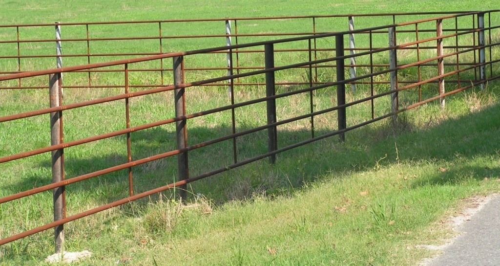 Luco TaskMaster 5 Rail Continuous Fence Paneling