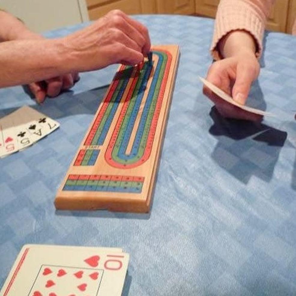 Brybelly Cribbage – Traditional Wooden Board Game People Playing