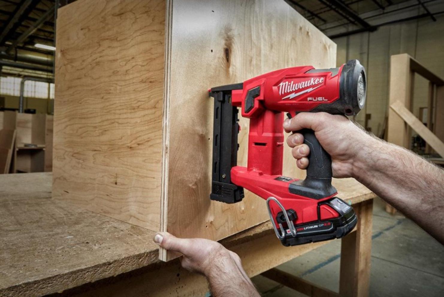 Milwaukee M18 FUEL 18-Volt Lithium-Ion Brushless Cordless 18-Gauge 1/4 in. Narrow Crown Stapler (Tool-Only)
