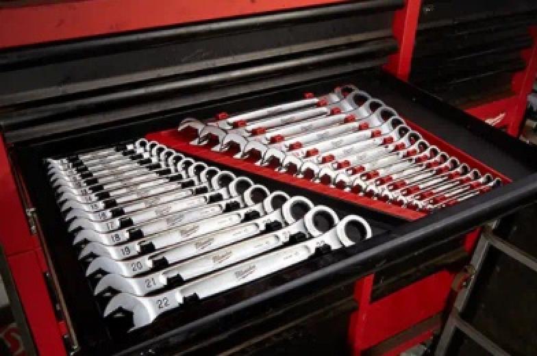Milwaukee 15pc Ratcheting Combination Wrench Set Inside Tool Box
