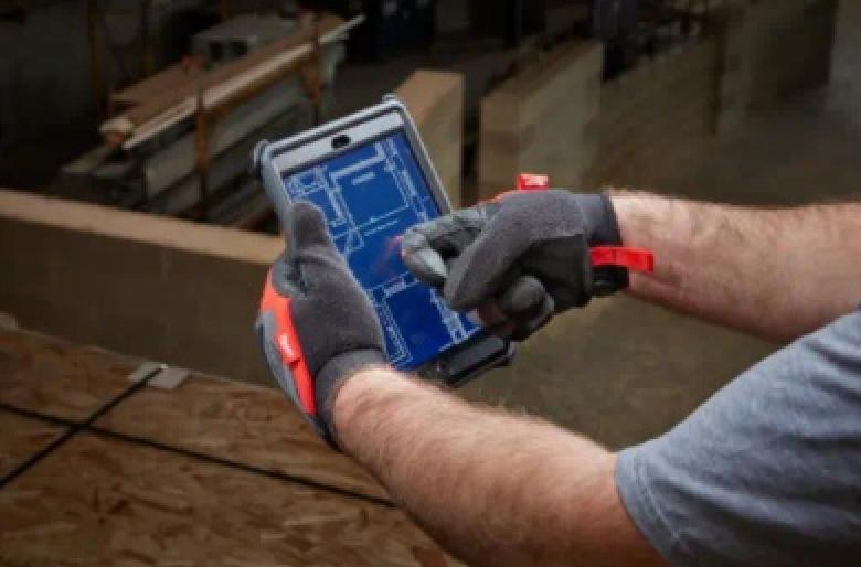 Milwaukee Demolition Gloves SmartSwipe in Use