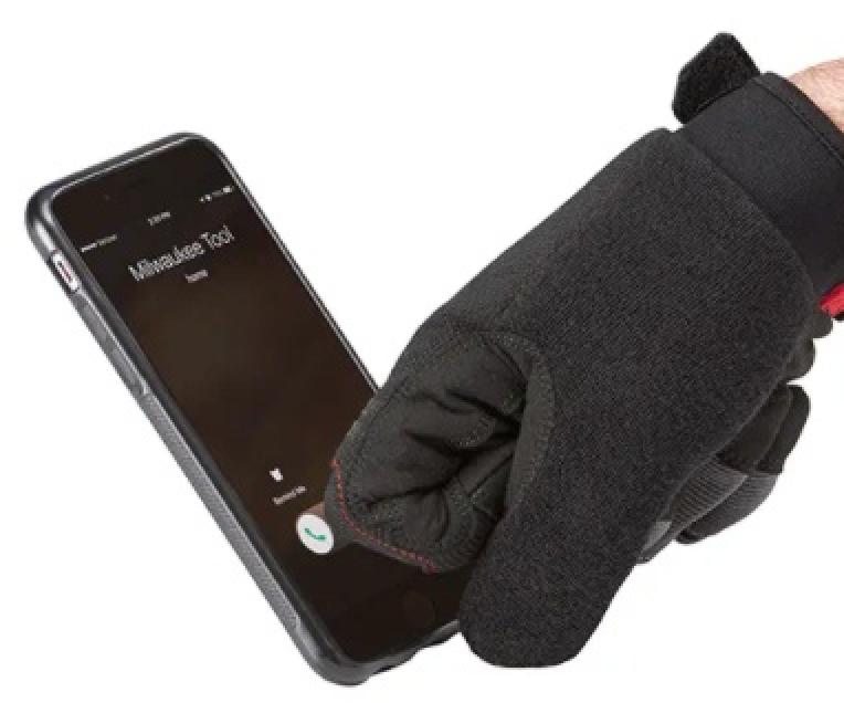 Milwaukee Performance Gloves SmartSwipe in Use