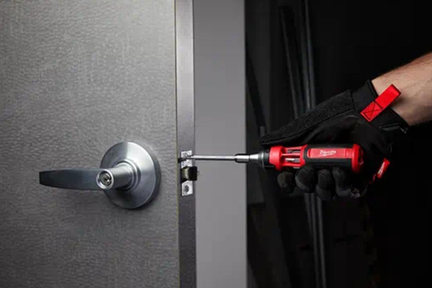Milwaukee 9-in-1 Square Drive Ratcheting Multi-bit Driver