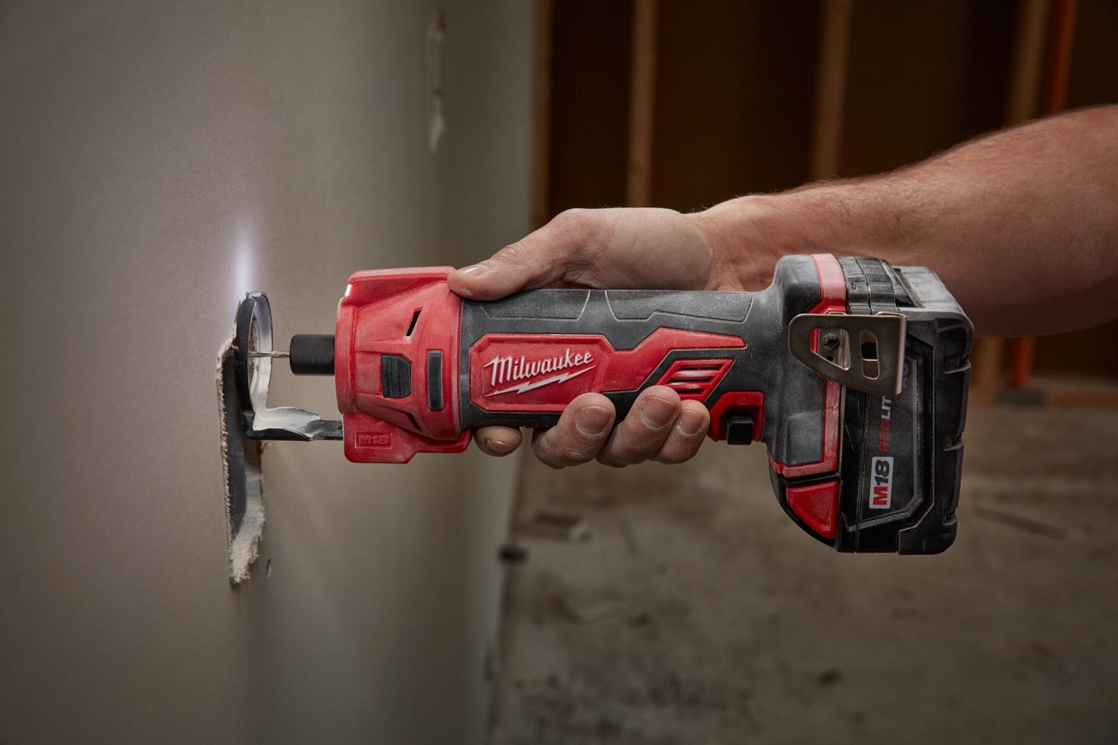 Milwaukee M18 Cut Out Tool