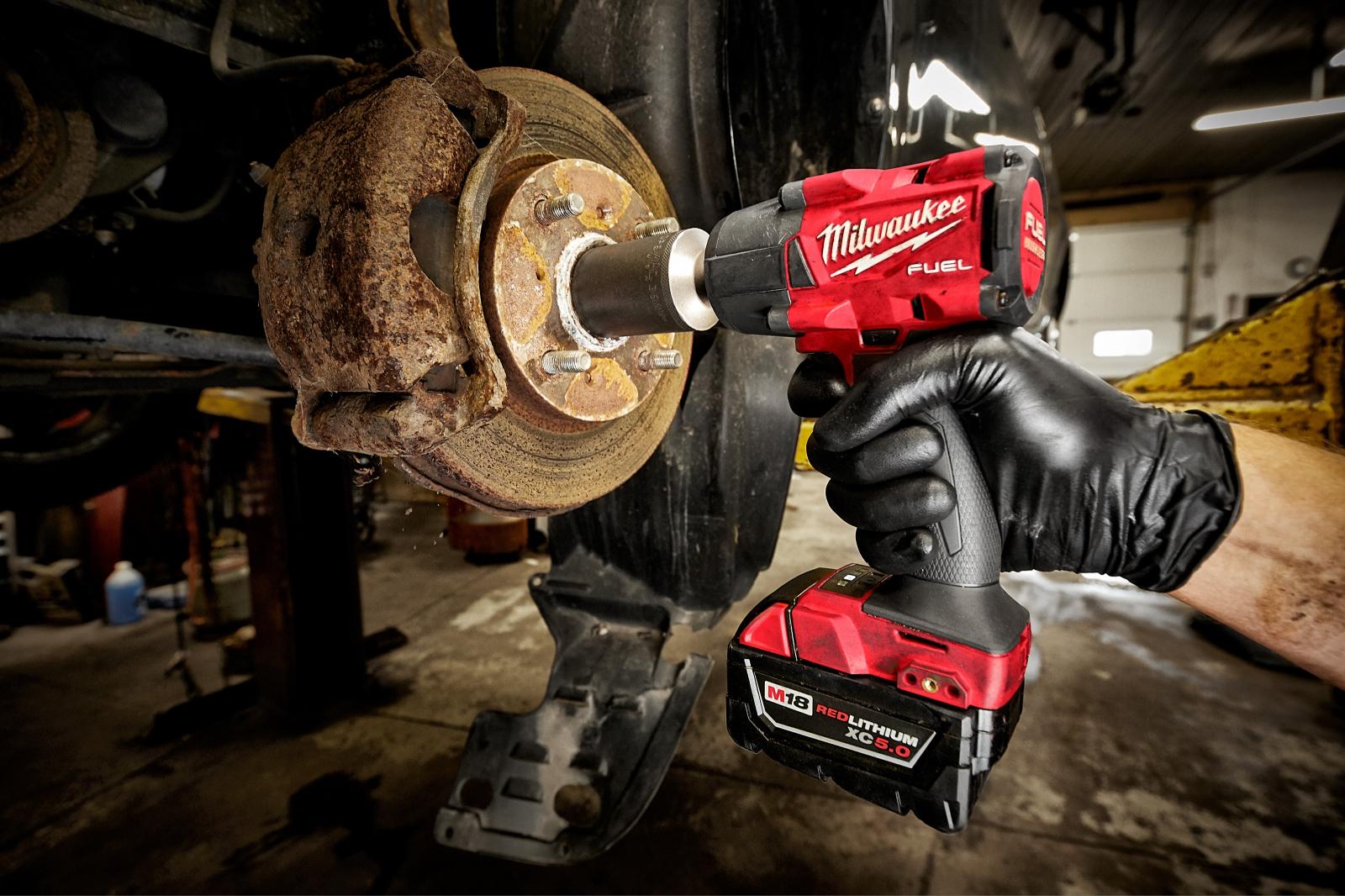 Milwaukee M18 Fuel 1/2" Mid-Torque Impact Wrench With Friction Ring Tool