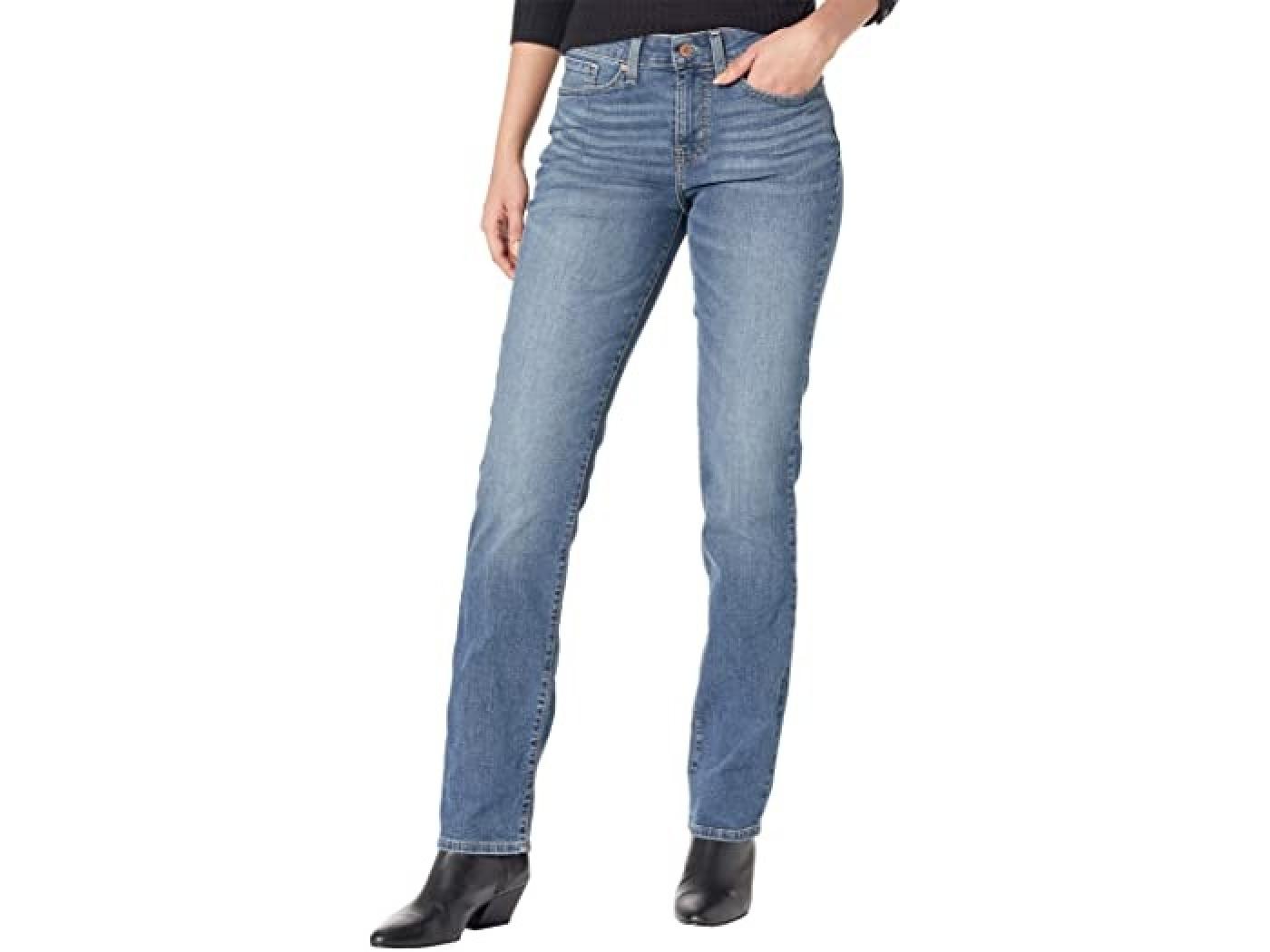 Signature by Levi Strauss & Co. Women's Gold Label Modern Straight Jeans