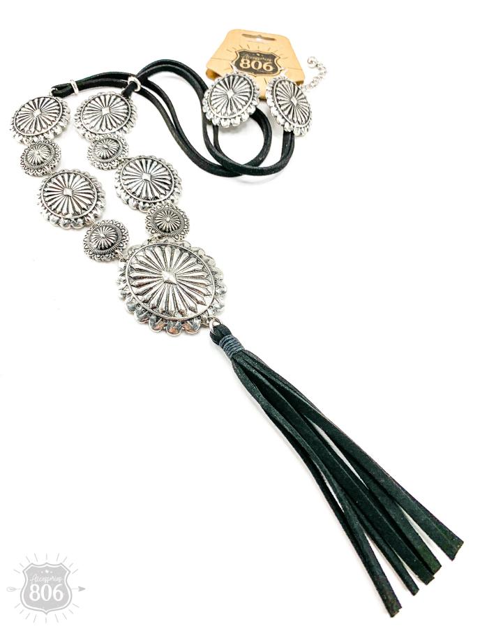 content/products/Accessories 806 Silver Concho & Black Tassel Set