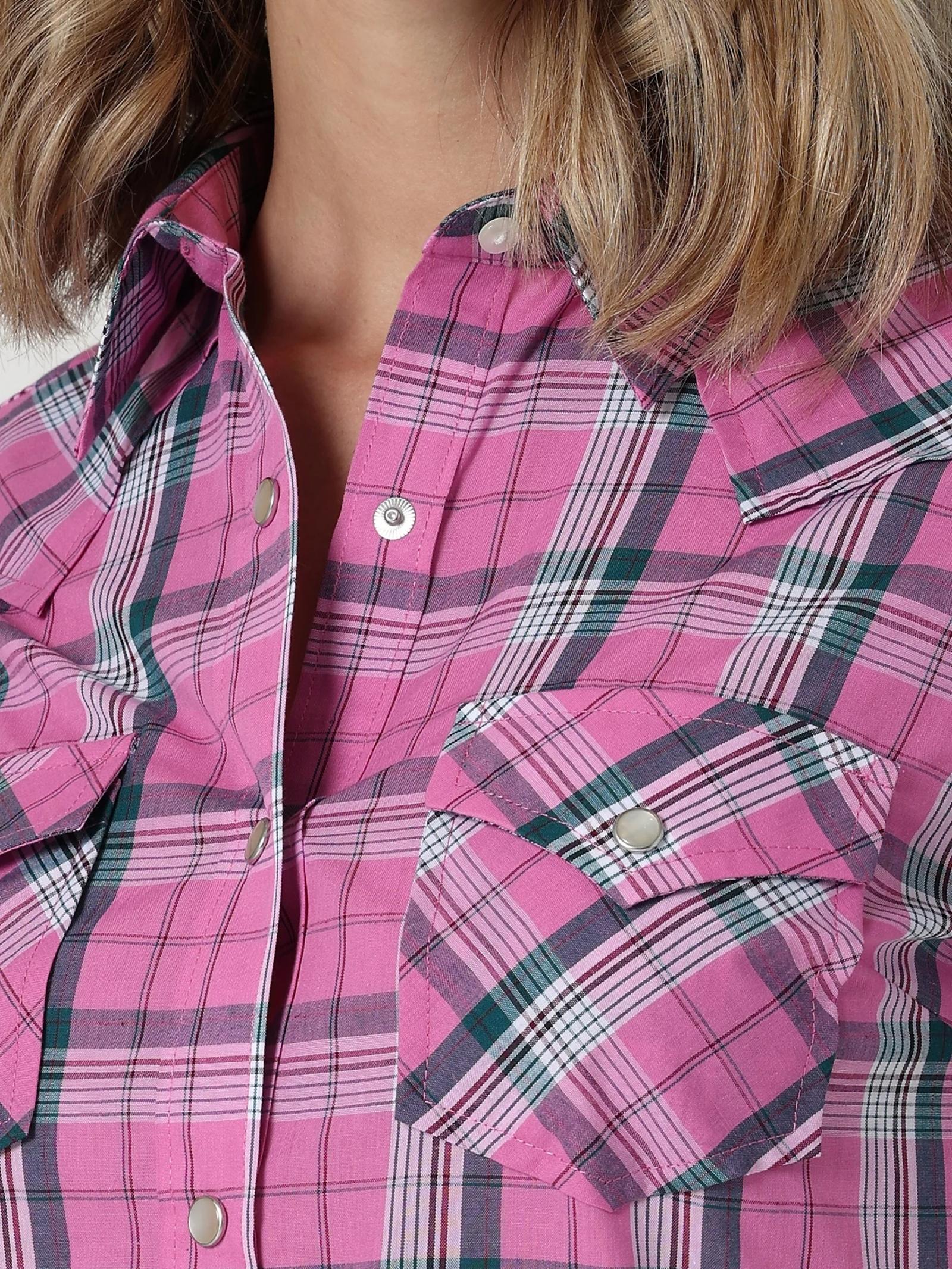 Wrangler Women's Essential Short Sleeve Plaid Western Snap Top 