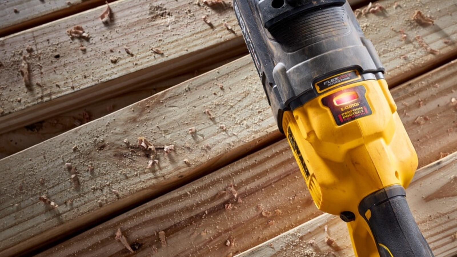 20V MAX* Brushless Cordless 7/16 in Compact Quick Change Stud and Joist Drill With FLEXVOLT ADVANTAGE™ (Tool Only) LIFESTYLE 2